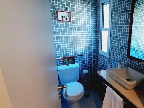 Casa 4 ambientes con 2 baños