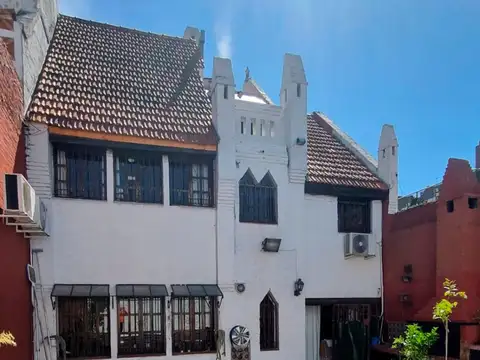Casa en venta c/cochera y pileta en Villa Devoto