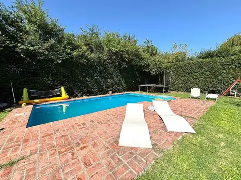 VENTA CASA 3 AMB CON PILETA Y GRAN LOTE LUJAN