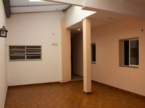 Venta PH 5 ambientes con local Lomas del Mirador