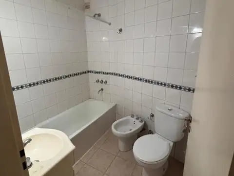 Casa en Alquiler con 1 cochera