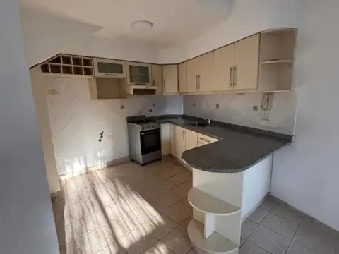En Alquiler en Ciudad Jardín Dúplex de 4 Ambientes en 3 Plantas con Balcón y Cochera F: 6185