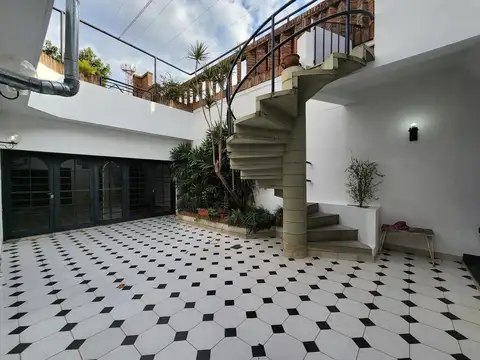 Casa 4 dormitorios con patio en venta Rosario