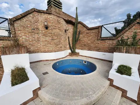 Casa 9 ambientes con 2 baños