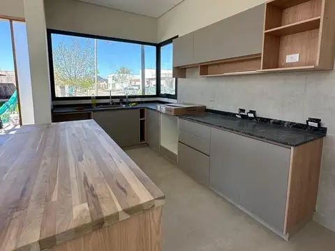 Casa en Venta en Lujan De Cuyo, USD 230.000