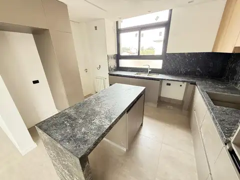 Departamento 3 ambientes con 3 baños
