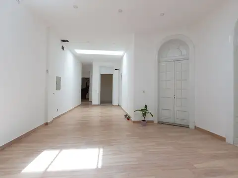 Alquiler Comercial de 14 ambientes con 2 terrazas