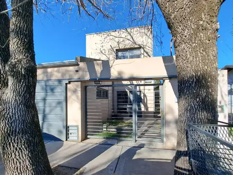 CASA 5 AMBIENTES - LIBERTAD