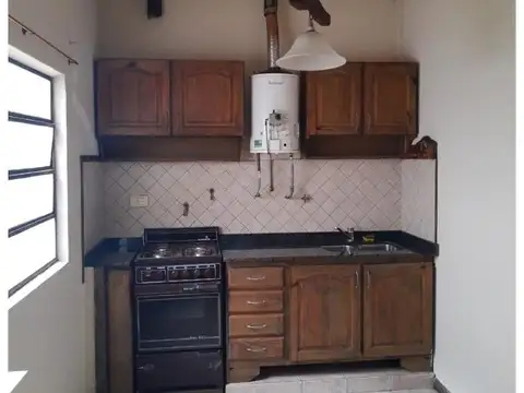 VENTA DE DPTO TIPO CASA EN LANÙS. BAJO VALOR!