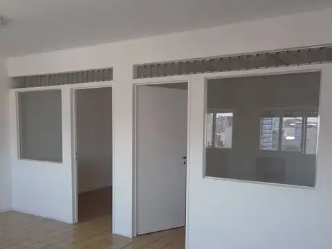 Oficina 4 ambientes con 2 baños
