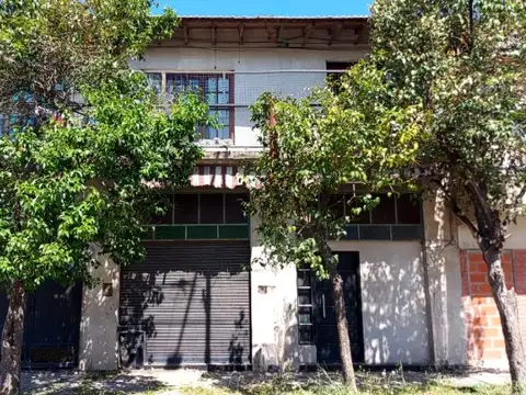 Venta casa Morón con local