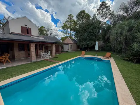 Casa en Venta con 2 cocheras