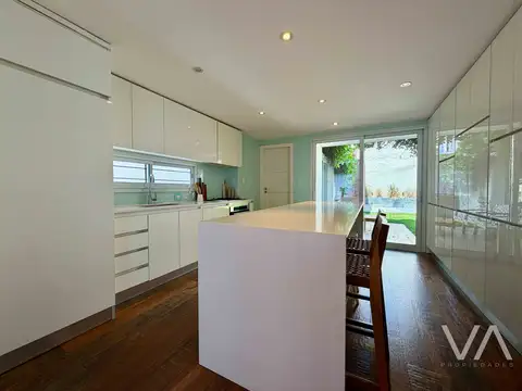 Casa 4 ambientes con 3 baños