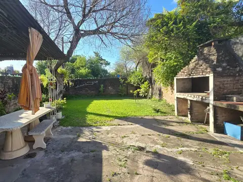 CASA | 2 AMBIENTES | JARDÍN | OPORTUNIDAD | PARRILLA | AV. MCLEAN