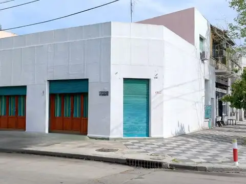 LOCAL CON VIVIENDA DE 2 AMIENTES SOBRE ESQUINA 120M2.