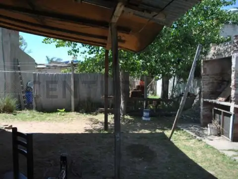 Venta casa dos ambientes sobre lote propio