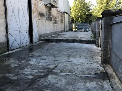 Galpon en Venta 40  mts Fondo