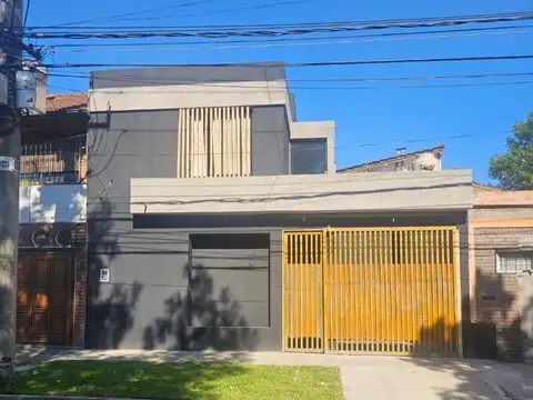 Duplex 3 ambientes en alquiler con cochera