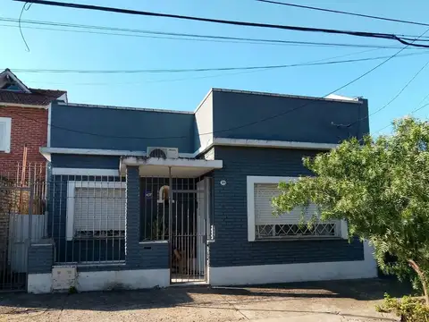 CASA SOBRE LOTE PROPIO ZONA RESIDENCIAL