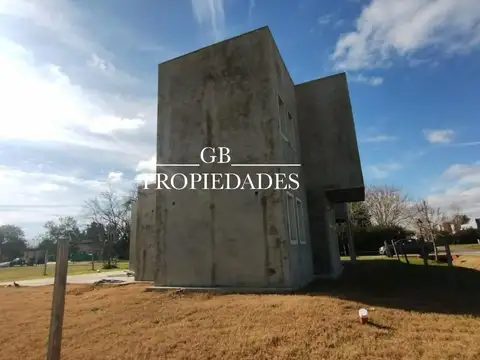 Casa en Venta con 4 cocheras