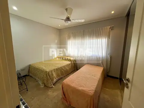 Casa 5 Ambientes en La Martona. Cochera, Parrilla, Pileta y Parque. Apto Crédito