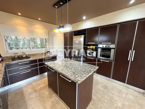 Casa 5 ambientes con 5 baños