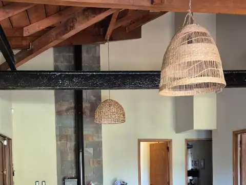Casa 5 ambientes con 2 baños