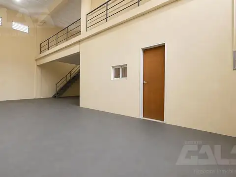 GALPÓN | 4 AMBIENTES | DOBLE INGRESO ALTURA | ZONA INDUSTRIAL | COCHERA | ITUZAINGÓ NORTE