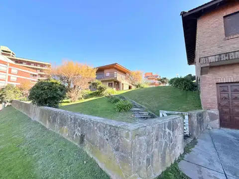 Casa 5 ambientes con 4 baños