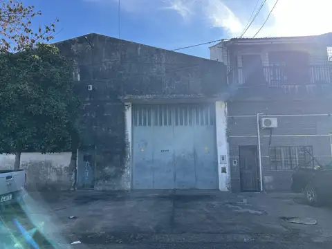 Galpón de 1000m2 en esquina con doble entrada