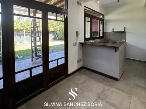 Casa 4 ambientes con 2 baños