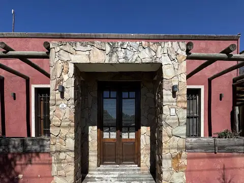 ALQUILER CASA 4 AMBIENTES EN EL CENTRO DE LOS CARDALES