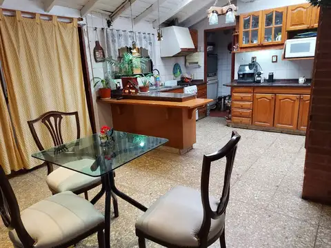 Casa 5 ambientes con 3 baños
