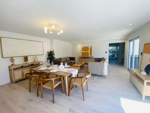 VENTA/PERMUTA - CASA MIRAFLORES 3 dormitorios - Pileta