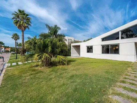 Av. Fuerza AÉrea 4204