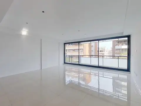 Semipiso de Categoría de 4 Ambientes con Dependencia, Amenities y 2 Cocheras