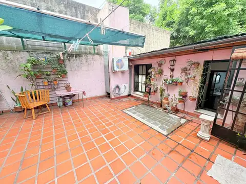 HERMOSA CASA 4 AMBIENTES EN DOS PLANTAS CON TERRAZA