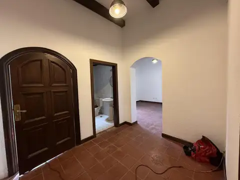 Casa 8 ambientes con 4 baños