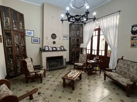 Casa 7 ambientes con 3 baños