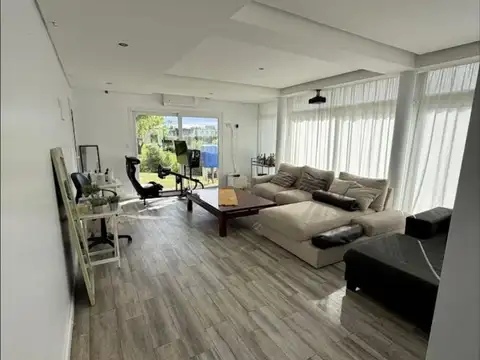 Casa de Categoría en Alquiler Temporario – Arenas del Sur