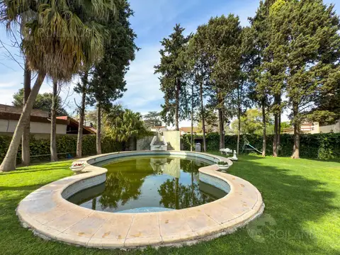 En Venta Casa de Estilo Ingles,sobre 1300 M2 , casa 200M2 Hurlingham