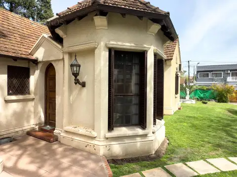 En Venta Casa de Estilo Ingles,sobre 1300 M2 , casa 200M2 Hurlingham