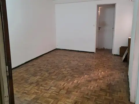Teniente General Juan Domingo Perón 1700, Piso PB