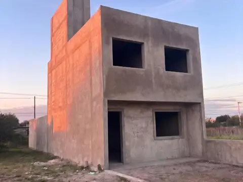 SE VENDE DUPLEX 2 DORMITORIOS EN Bº SMATA III