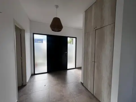 Casa en Venta en Pilar del Este - Santa Lucia, USD 190.000