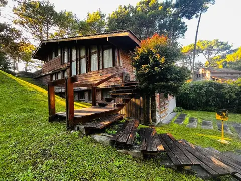 VENTA DE CASA EN PINAMAR. 6 AMBIENTES ZONA GOLF