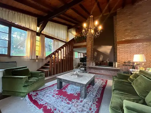 Casa 6 ambientes con 4 baños