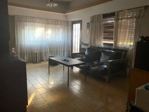 Casa en Venta con 4 cocheras