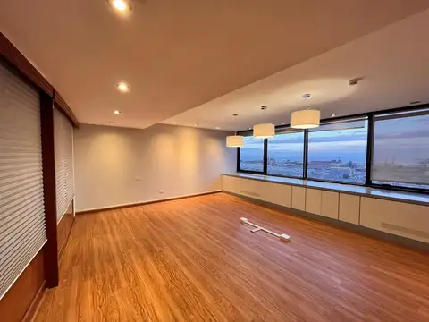 Oficina en Alquiler con 3 cocheras