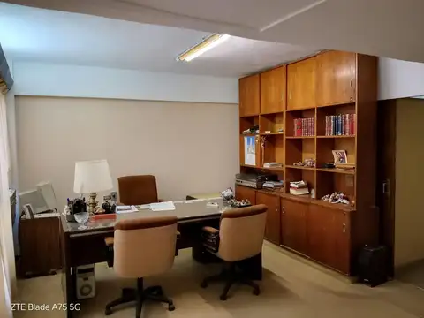 Oficina con excelente ubicación en zona tribunales 